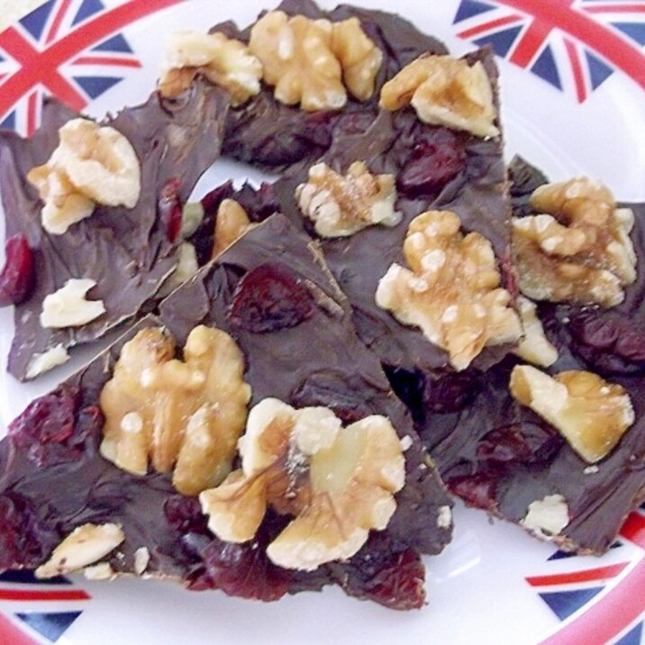 ナッツとドライフルーツで オリジナル板チョコ レシピ 作り方 By Ayanz 楽天レシピ